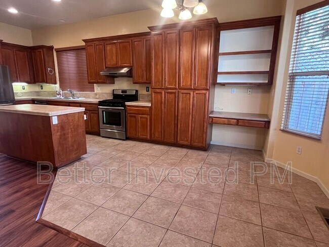 Foto del edificio - 2423 Guerneville Rd