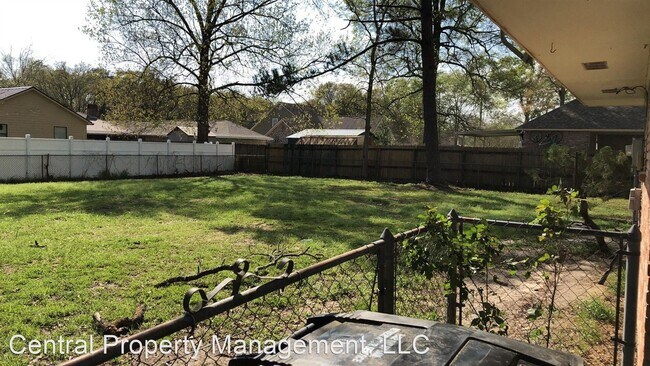 Building Photo - 4 br, 2.5 bath House - 13322 Dorset