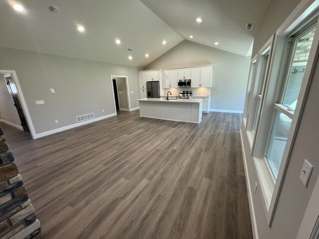 Building Photo - Brand-New 3 Bed / 2 Bath Duplex with Modern Finishes