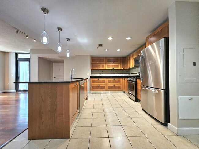 Foto del edificio - 2451 Midtown Ave