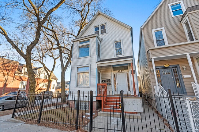 Building Photo - 1927 N Kedzie Ave