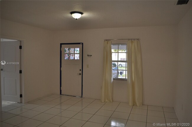 Building Photo - 2608 SW 11th St
