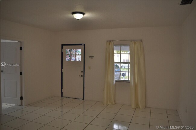 Foto del edificio - 2608 SW 11th St