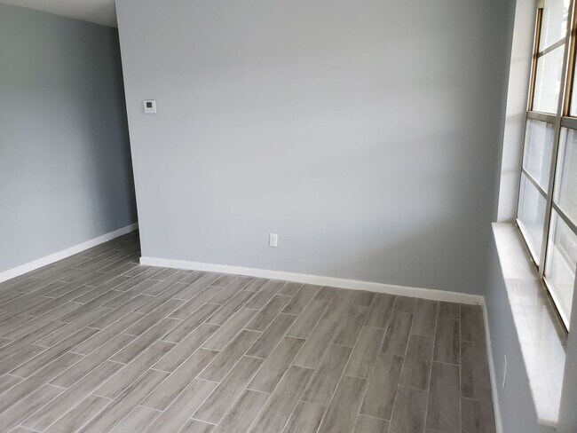 Building Photo - 25 Andora St