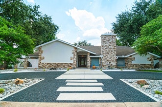Building Photo - 6940 Brookshire Dr