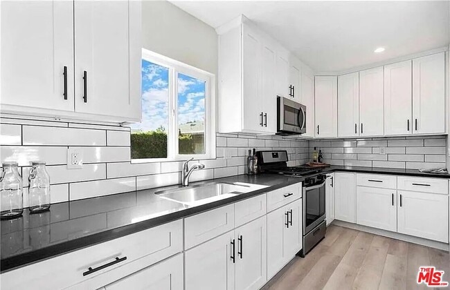 Building Photo - 6651 Aldea Ave