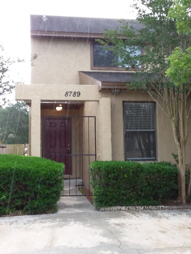Foto principal - 2 bedroom 2 bath townhome near NAS Jax
