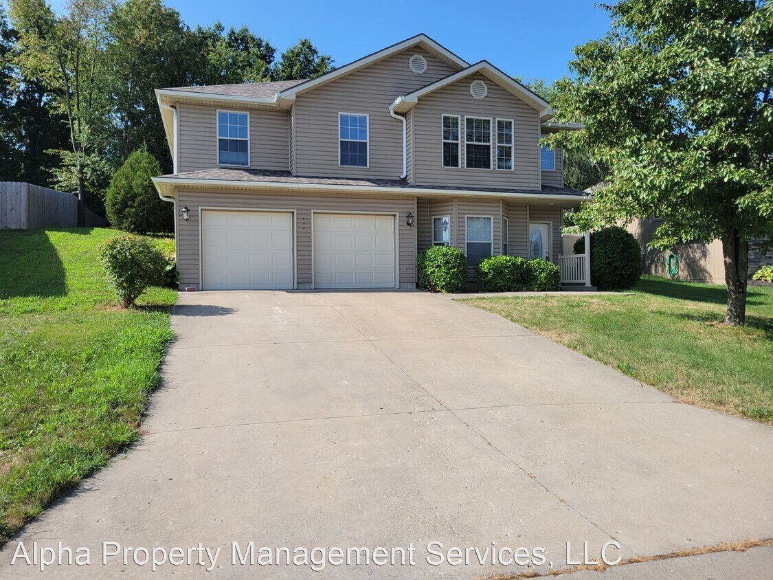 Primary Photo - 4 br, 2.5 bath House - 966 E Market