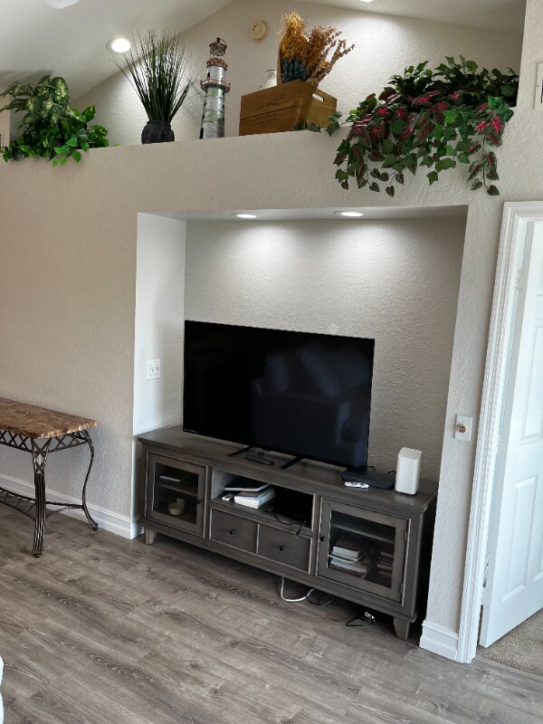 Building Photo - 409 Gabriel Cir