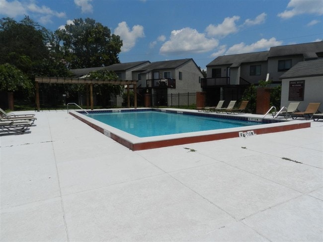 Building Photo - 1325 Airport Dr