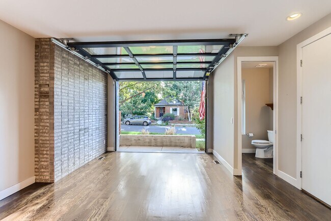 Building Photo - Modern 4-Bedroom Home with Designer Finish...