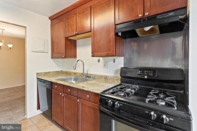 Foto del edificio - 5612 Bloomfield Dr