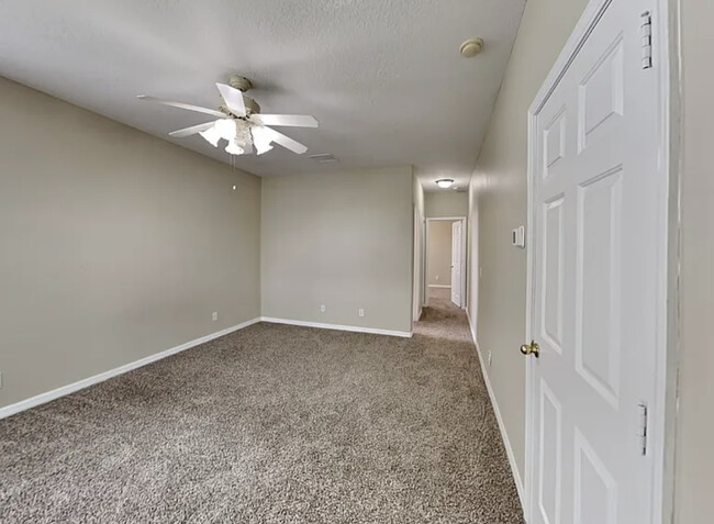 Building Photo - 2306 Fountain Grass Dr