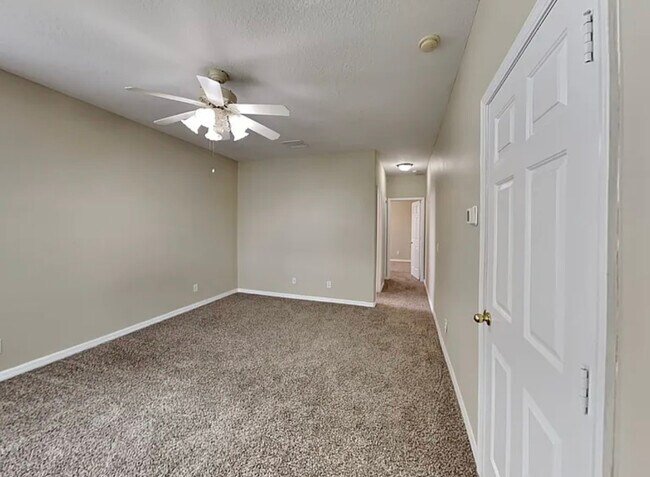 Foto del edificio - 2306 Fountain Grass Dr