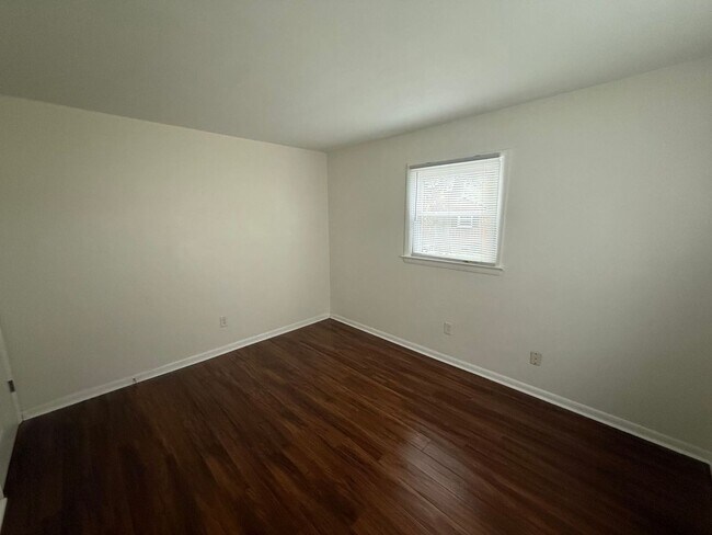 Foto del edificio - 3806 Simms Rd