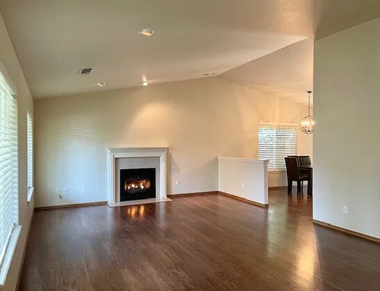 Foto del edificio - 3311 Edgewater Dr