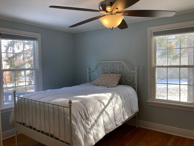 Foto del edificio - 129 Orvilton Dr