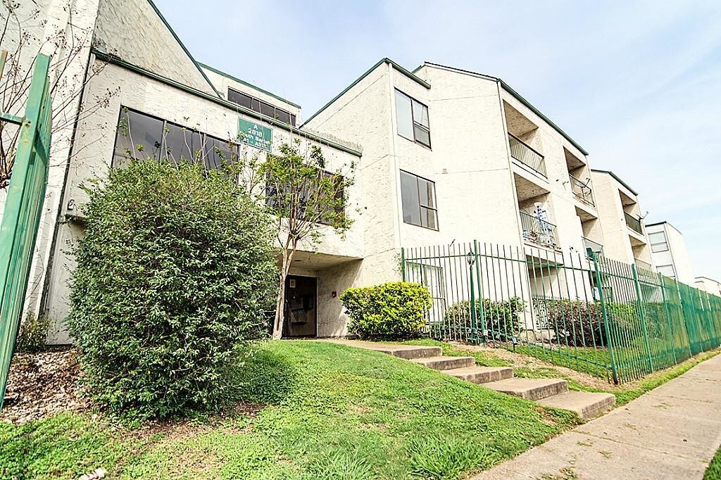 Foto principal - 2818 S Bartell Dr