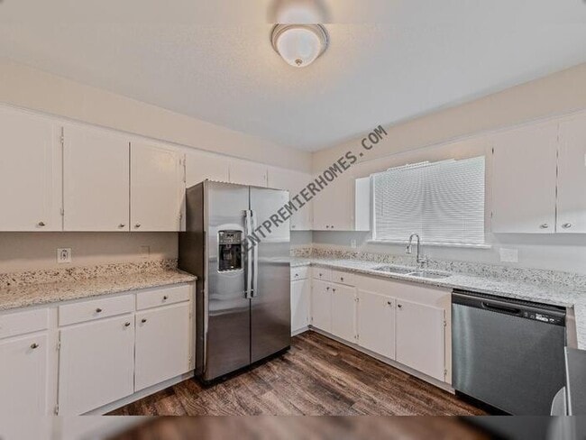 Building Photo - 412 Del Rio Dr