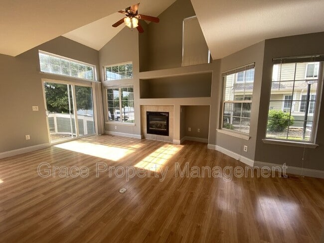 Building Photo - 930 Button Rock Dr