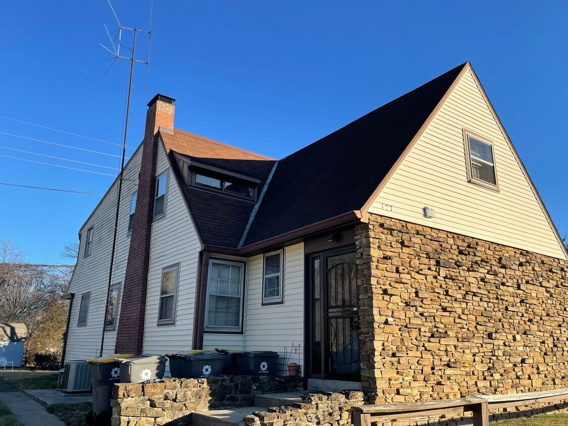 Primary Photo - Clark Triplex