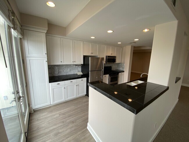Foto del edificio - 11611 Montana Avenue, Unit PH2