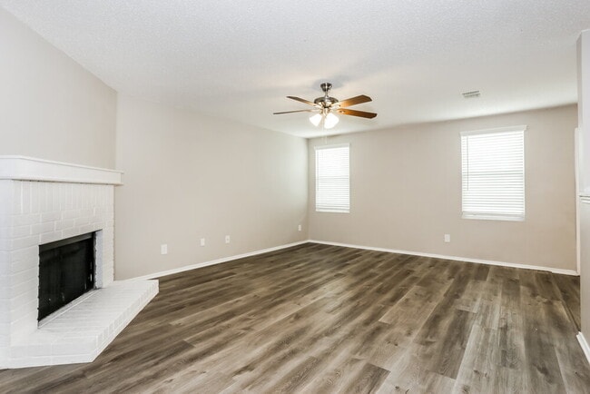 Building Photo - 1824 Lariat Dr