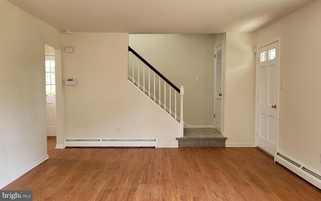 Building Photo - 1061 Forest Ln