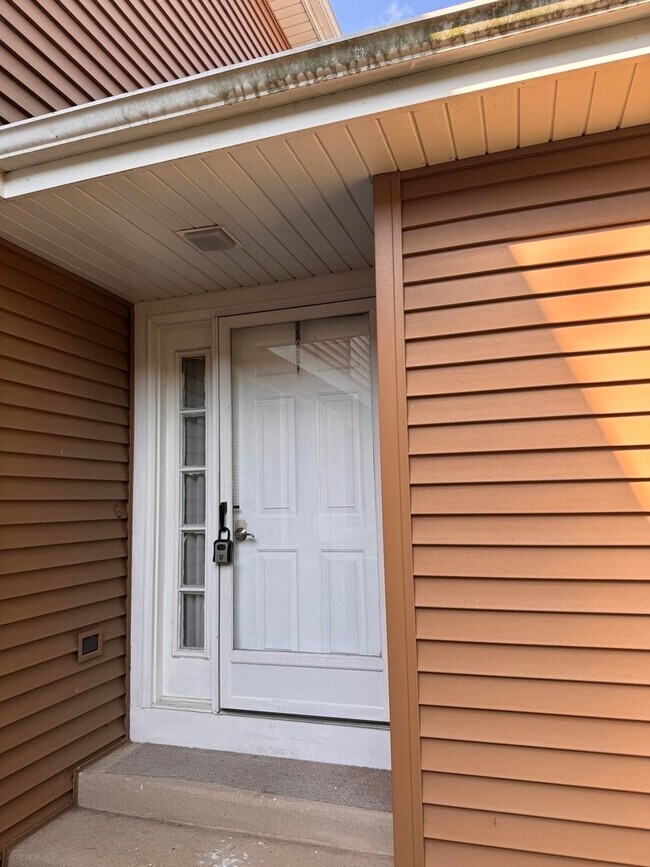 Building Photo - 1327 Andover Dr