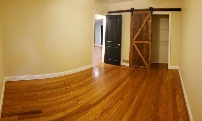 Building Photo - 3 bed 1.5 bath plus Office/Den Old South West Reno