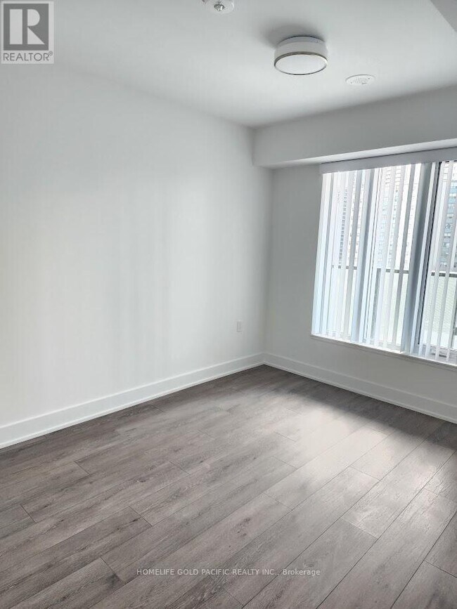 Photo du bâtiment - 575-575 Bloor St E
