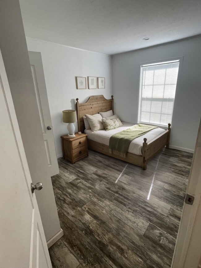 Foto del edificio - 46 Joymar Dr