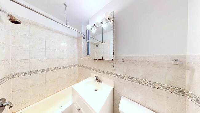 Foto del edificio - 329 E 33rd St