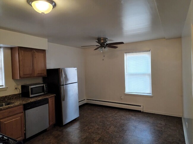 Building Photo - 1211 Cermak Rd