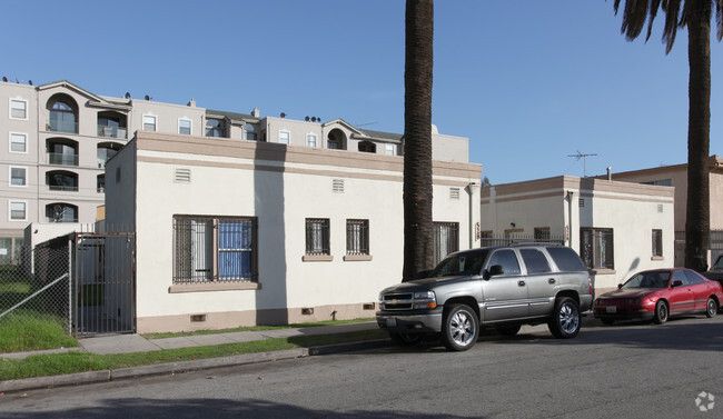 Building Photo - 526 Golden Ave