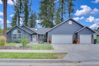 Building Photo - 4741 W Woodside Ave