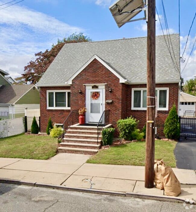 Riverside Apartments for Rent with Hardwood Floors Paterson, NJ 2