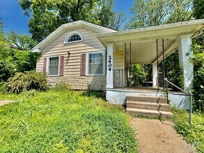 Building Photo - 2404 E 67th Terrace