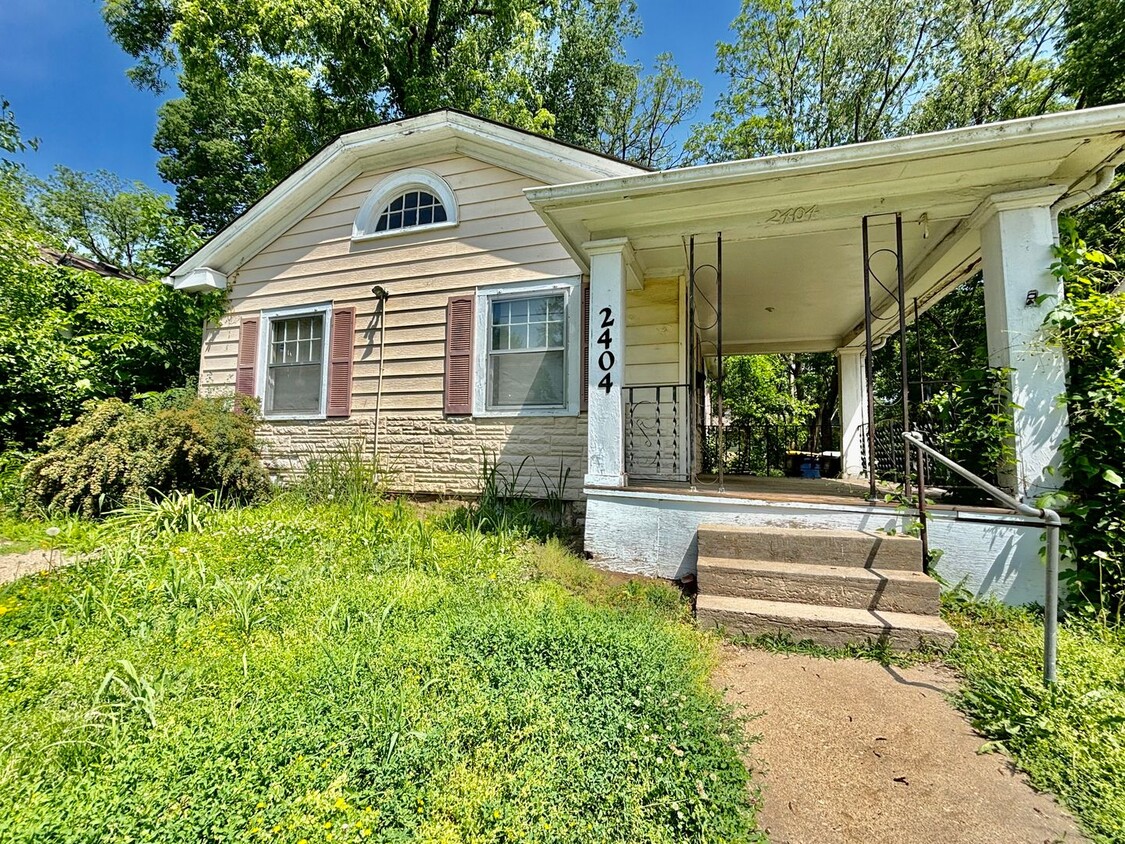 Primary Photo - Charming 2-Bedroom Home with Bonus Spaces ...