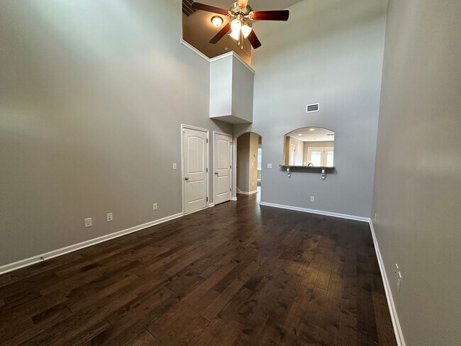 Building Photo - Charming 3 Bed 3 Bath Townhome in Spring Hill