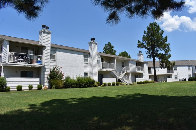 Building Photo - Southpoint Apartments