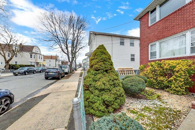Building Photo - 124 Brighton Ave