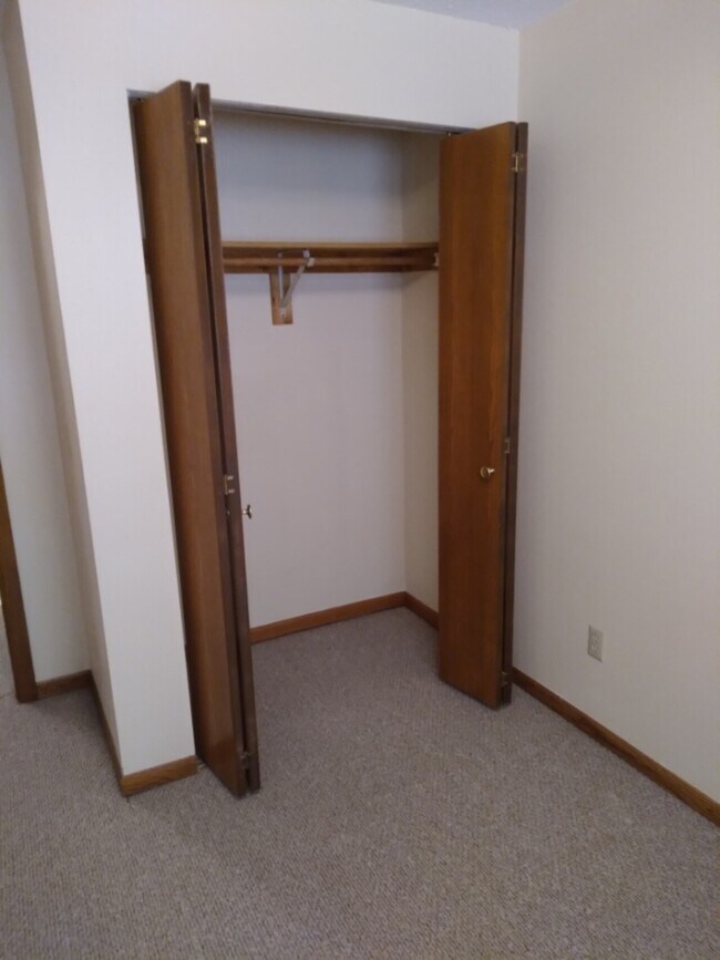 Building Photo - Kaeding Apartments - 315 14th Ave SE