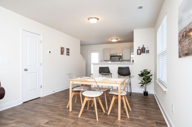 Foto del edificio - 2 Bed, 1.5 Bath Townhome in Downtown Easley is Available