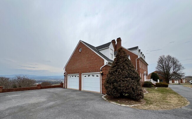 Building Photo - Beautiful 5 Bedroom, 7 Bathroom Home for R...