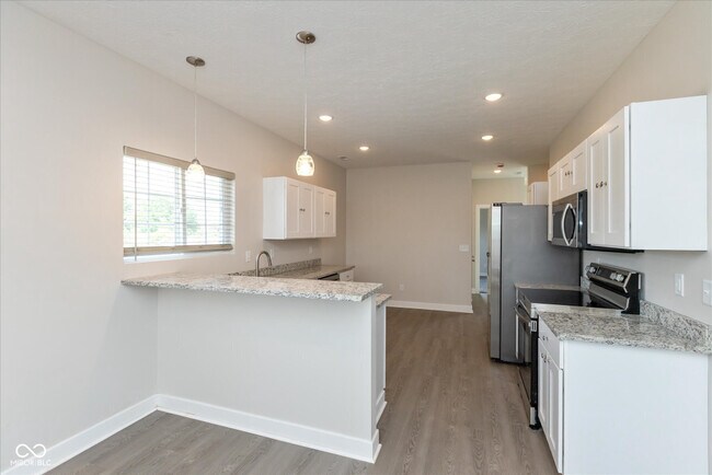 Kitchen - 225 N Hamilton Ave