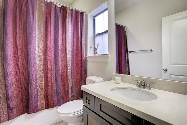 Building Photo - 5211 Eigel St