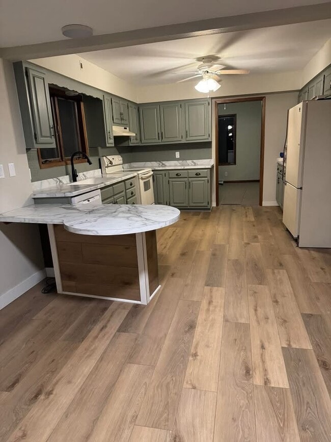 Kitchen - 22726 County Road E34