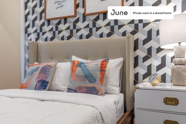 Foto del edificio - Room in Shared 3 bed/1 bath home