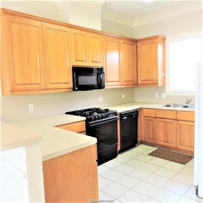 Building Photo - 606 Aster Dr